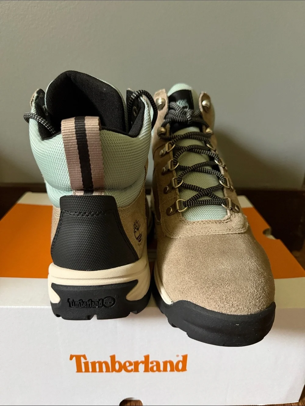 NWT Timberland White Ledge Waterproof Mid Hiker